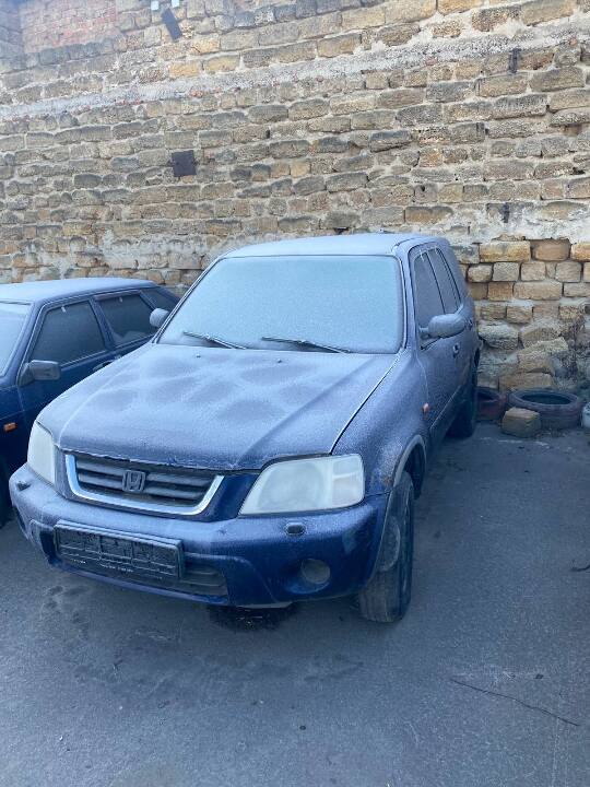 Легковий автомобіль HONDA CR-V, реєстраційний номер 905MCY, 2002 р.в., синього кольору, кузов №JHLRD18501C226957