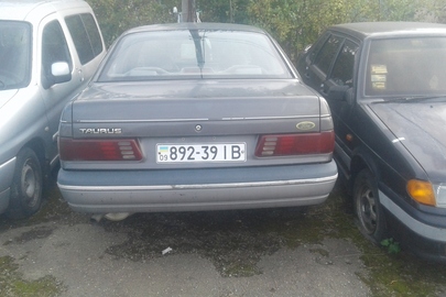 Транспортний засіб марки FORD TAURUS, 1991 року випуску, ДНЗ 892-39ІВ, сірого кольору, об'єм двигуна 2986 см. куб., номер кузова 1FACP52U0MG234101, бензин