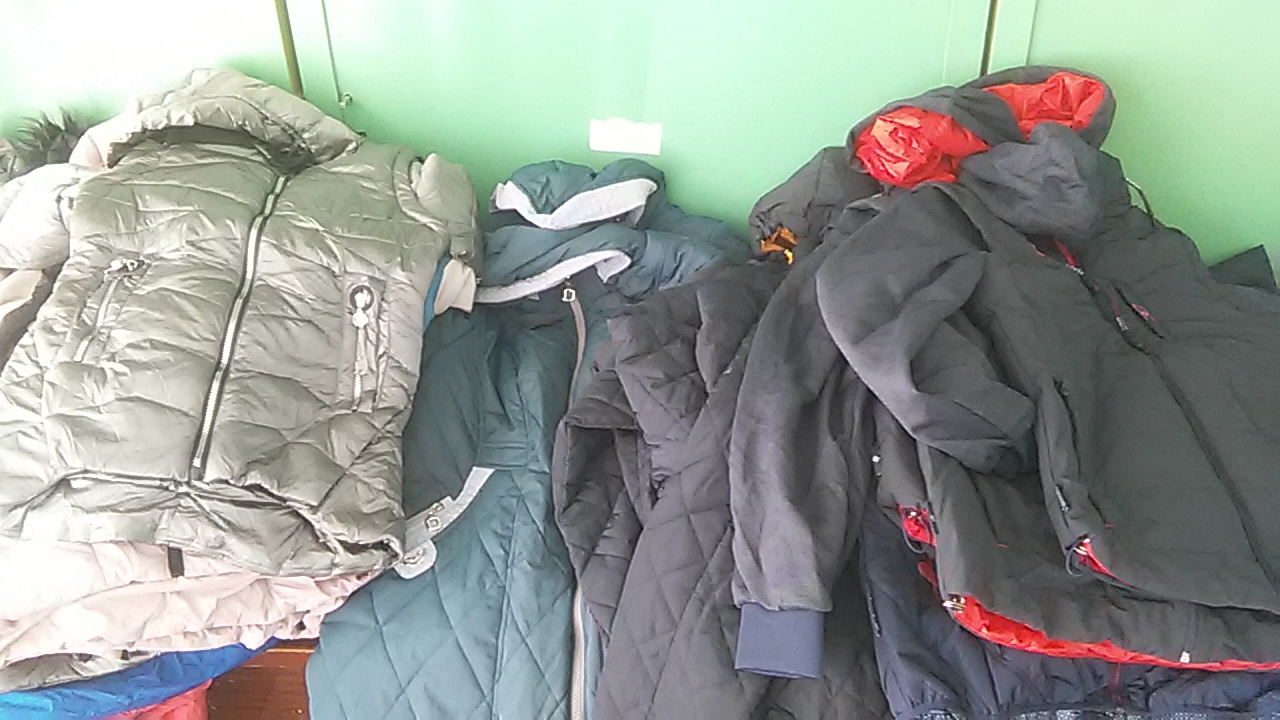 Куртки жіночи та чоловічи 