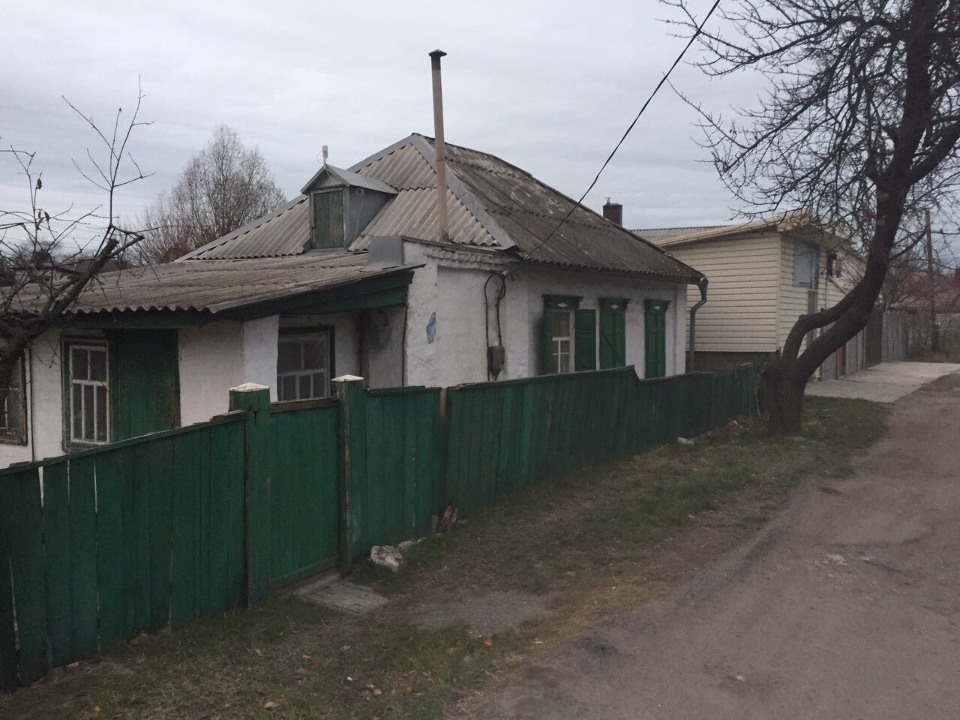 Домоволодіння, житловий будинок загальною площею 41.8 кв.м., житлова площа 22.1 кв.м., земельна ділянка площею 0.04 га, за адресою: Дніпропетровська область, місто Дніпро, вулиця Серафимовича, 46 