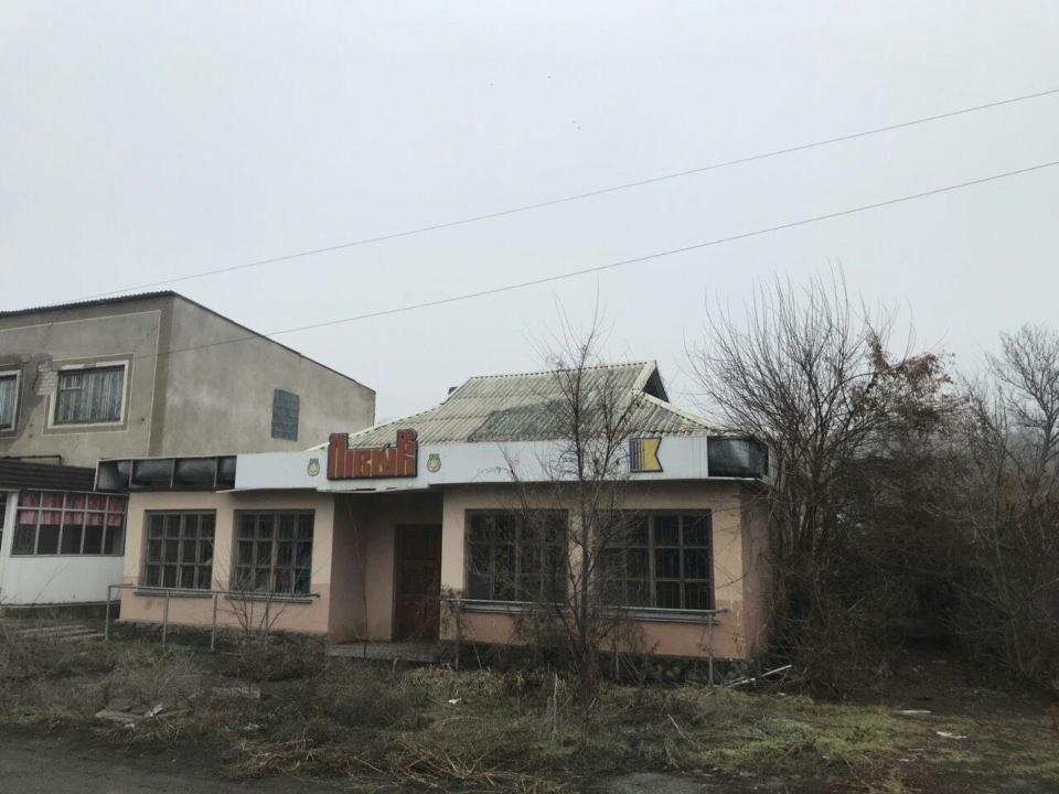 Іпотека. Нежитлове приміщення, загальною площею 187.5 кв.м., вбиральня -Б, замощення - І, за адресою: Дніпропетровська область, смт. Широке, вул. Слов'янська, 22
