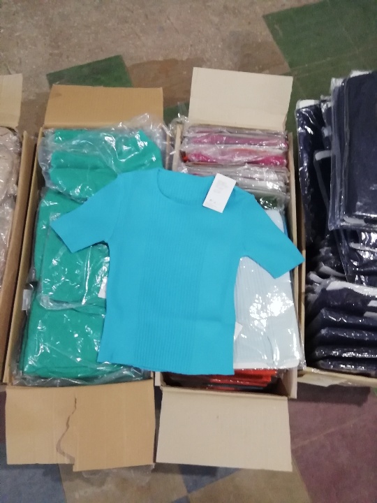 Трикотажні вироби (джемпер жіночій-300 шт.) 