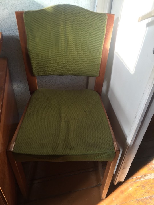 Крісла дерев’яні зі спинками зелені (6 штук)