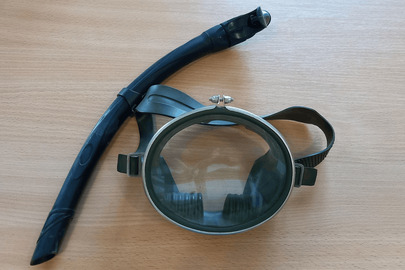 Конфісковане майно за рішенням суду: маска для підводного плавання з дихальною трубкою, стан б/в