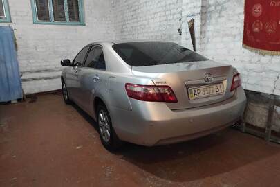 Легковий сєдан TOYOTA модель CAMRY, державний номер АР9577ВІ, 2008 року випуску, сірого кольору, кузов №JTNBE40K203179378