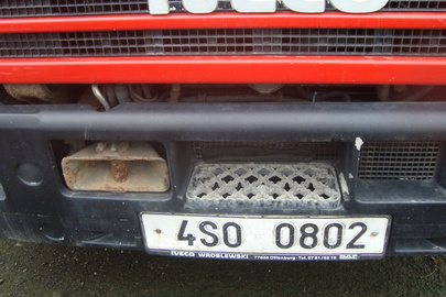 Т/З марки IVEKO, модель EUROCARGO, 2000 року випуску, реєстраційний номерний знак Чеської Республіки 4S00802, кузов № ZCFA75A1002319504, червоного кольору
