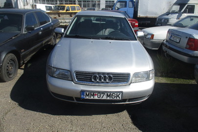 Т/З марки AUDI, модель A4, 1995 року випуску, реєстраційний номерний знак Румунії ММ 07 MGK, кузов № WAUZZZ8DZSA040780, сірого кольору