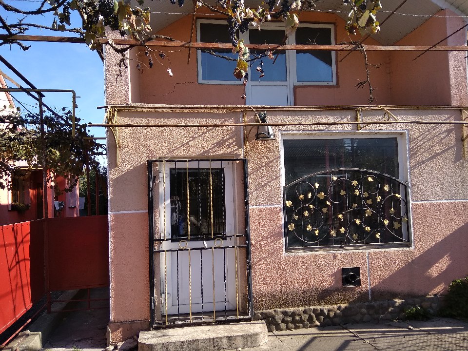 ІПОТЕКА. Магазин по реалізації продовольчих та хлібо-булочних виробів, загальною площею 58.6 кв.м., що знаходиться за адресою: Закарпатська область, місто  Хуст, вул. Тімірязєва, 19