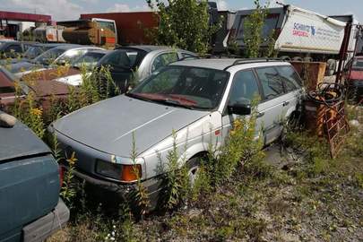 Т/З марки VOLKSWAGEN, модель PASSAT VARIANT 1.9 TD, 1992 року випуску, ДНЗ 827 30 РЕ, кузов № WWWZZZ31ZNE204599, сірого кольору 