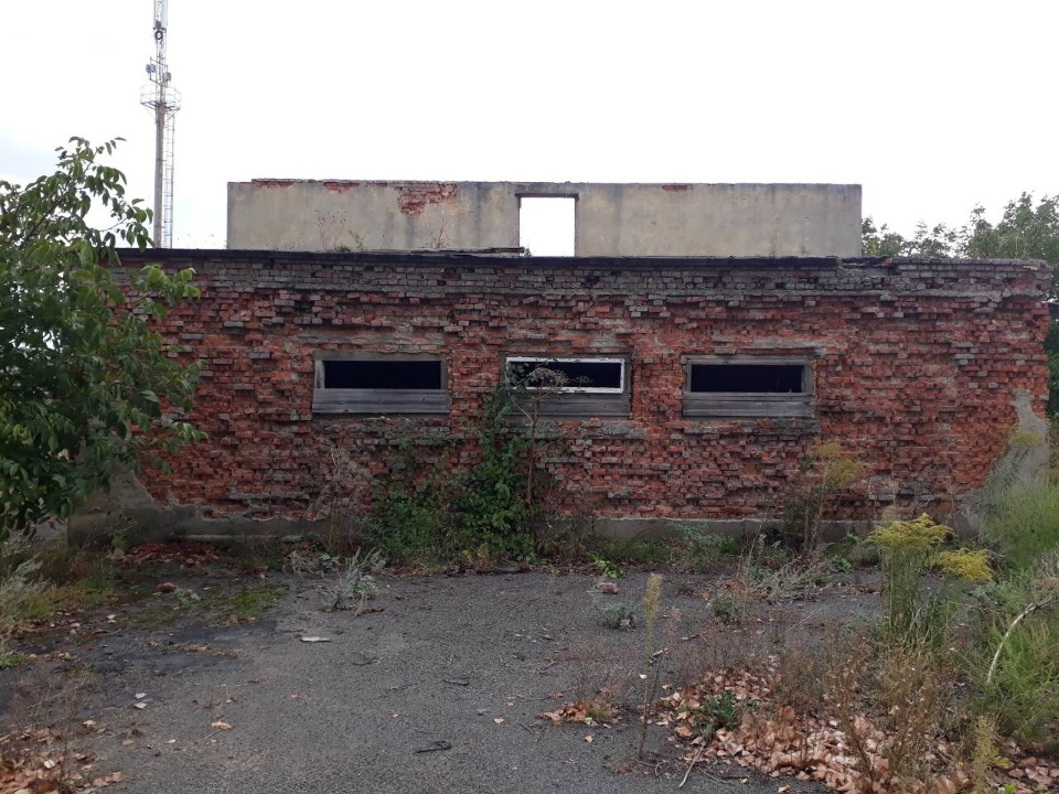 Кормоцех літ. Т та пункт штучного запліднення літ. У, загальною площею 381.3 кв.м., що знаходяться за адресою: Мукачівський р-н., село Верхній Коропець, вул. Шенборна, 1 Б