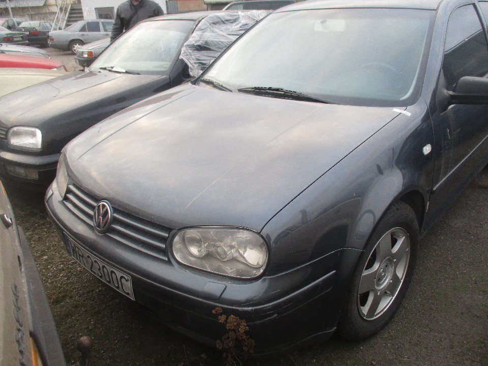 Т/З марки VOLKSWAGEN, модель GOLF, 1999 року випуску, реєстраційний номерний знак Польші  WR 2300 C, кузов № WVWZZZ1JZYB083305, сірого кольору