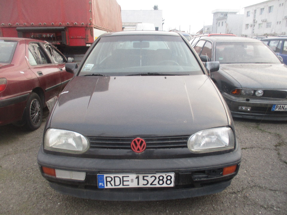 Т/З марки VOLKSWAGEN, модель GOLF, 1991 року випуску, реєстраційний номерний знак Польші RDE 15288, кузов № WVWZZZ1HZNW024873, синього кольору