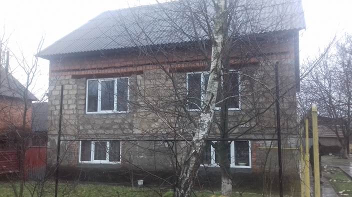 ІПОТЕКА. 1/2 та 1/2 частини незавершеного будівництва житлового будинку, готовністю 73%, з надвірними спорудами, що знаходяться за адресою: Закарпатська область, місто Тячів, вул. Лазівська, 191
