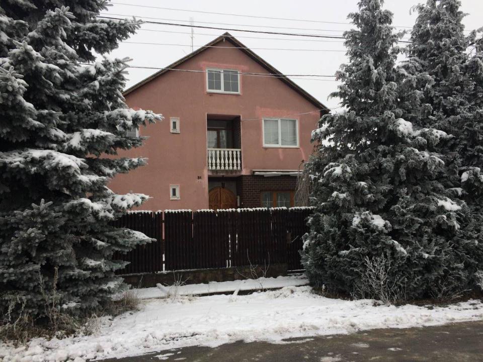 ІПОТЕКА. Домоволодіння, загальною площею 340.6 кв.м., що знаходиться за адресою: Закарпатська область, Ужгородський район, село Розівка, вул. Кільцева, 31