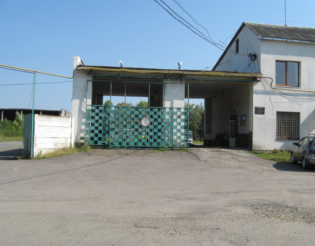 ІПОТЕКА. Майновий комплекс, заг. пл. 3753.8 кв.м. та 2 земельні ділянки, пл. 2.9455 га., кадастровий № 2121910100:06:009:0035 та 1.4695 га., кадастровий № 2121984500:01:001:0018, що знаходяться за адресою: Закарпатська обл., м. Іршава, вул. Федорова, 33