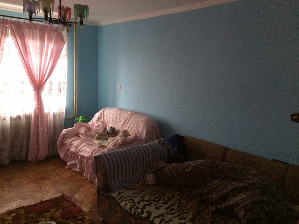 1/4 частина двокімнатної квартири, загальною площею 54.1 кв.м., що знаходиться за адресою: Закарпатська область, Ужгородський район, село Розівка, вул. Молодіжна, 4, кв. 5
