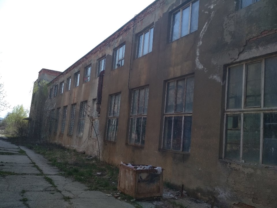 ІПОТЕКА. Склад цеху пластмас, загальною площею 1599.6 кв.м. та дільниця по виробництву майоліки, загальною площею 1093.3 кв.м., що знаходяться за адресою: Закарпатська обл., Мукачівський р-н., с. Павшино, вул. Волошина, 9, 11