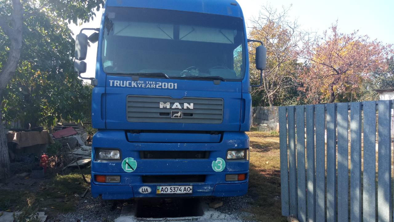 Вантажний автомобіль марки MAN, модель 18.463 TG-A FLS, 2002 року випуску, ДНЗ АО5374АО, кузов № WMAH05ZZZ2M348397, синього кольору з напівпричіпом бортовим марки TRAILOR, 2002 року випуску, ДНЗ АО6536ХХ, рама № VFNTX34CW22EX0839, синього кольору