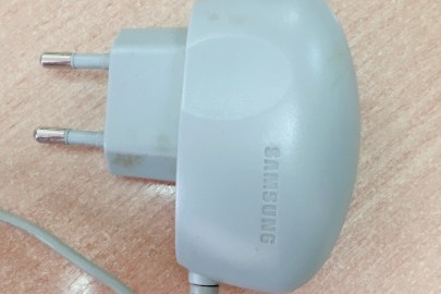 Зарядний пристрій до мобільного телефону марки SAMSUNG, б/в