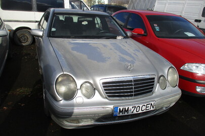 Т/З марки MERCEDES, модель BENZ E220, 2001 року випуску, реєстраційний номерний знак MM70CEN, кузов № WDB2100061B458432, сірого кольору