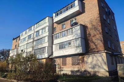 Двокімнатна квартира загальною площею 44,1 кв.м., житловою площею 27,7 кв.м. за адресою: Львівська область, Шептицький (колишній - Червоноградський) район, м.Шептицький (колишній - Червоноград), вулиця Шухевича, буд.8, кв. 31