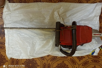Конфіскація за рішенням суду :  Бензинова пила червоного кольору без маркування бувша у використанні