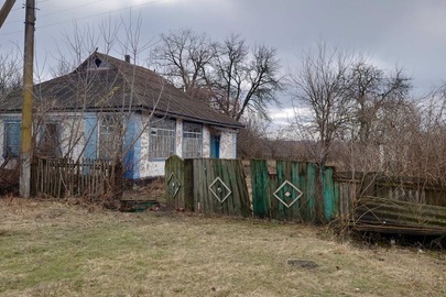 Конфісковане майно за рішенням суду: житловий будинок, загальною площею 52,8 кв.м. та земельна ділянка, площею 0.1400 га, К/Н: 5325481601:01:001:0323 за адресою: Полтавська обл., Чутівський р-н, с. Зеленківка, вул. 40-річчя Перемоги, 37