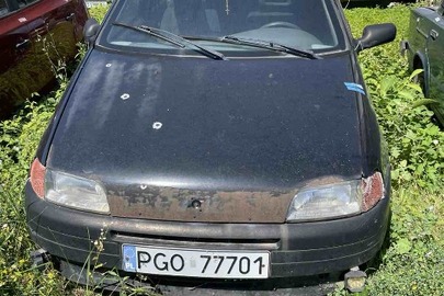 Конфіскація майна за рішенням суду: транспортний засіб марки Fiat, модель Punto, рік випуску невідомий, ДНЗ PG077701, колір - чорний, номер кузова - ZFA17600001112973