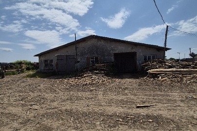 Нежитлова будівля, телятник літ А-1, (приміщення №1-7), заг. пл. 621,7 м. кв. та земельна ділянка пл. 0,1842 га, К/Н 4625380300:06:000:0103, за адресою: Львівська обл., Стрийський р-н., с. Воля-Задеревацька, вул. Садова, 13а