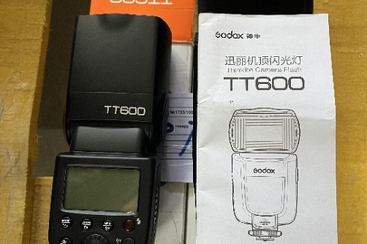 Фотоспалах Godox TT600 у кількості 2 шт., без ознак використання