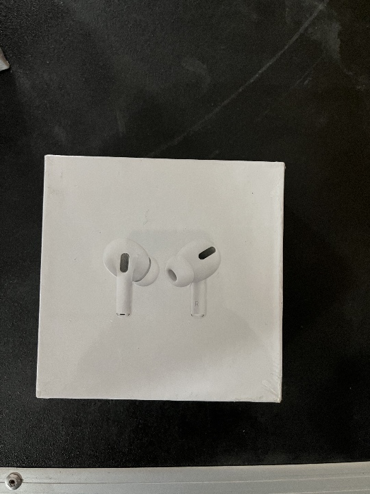 Навушники бездротові з маркуванням AirPods у кількості 2 шт., в упаковці, без ознак використання 