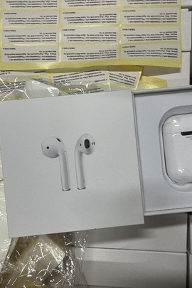  Навушники з написом на коробці "AirPods" у кількості 50 шт., стан - новий (відкрита коробка)