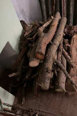 Конфіскація майна за рішенням суду: колоди твердої породи "Сосна" першої групи об'ємом 0, 53 м. куб.