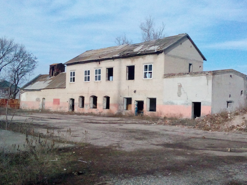 Цілісний майновий комплекс, загальною площею 1337,8 кв.м., розташований за адресою: Запорізька область, м. Приморськ, вул. Калинова, буд. 93