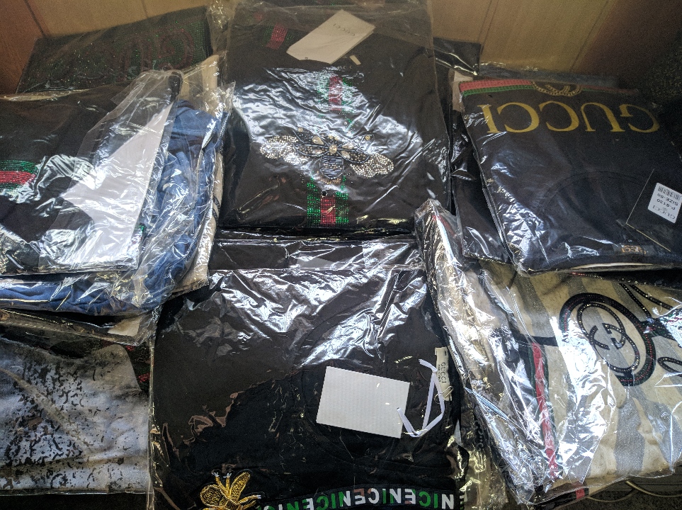 Футболки з етикетками торгової марки GUCCI у кількості 28 штук