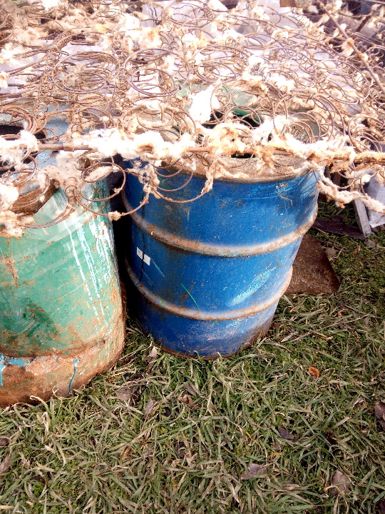 Брухт кольорових металів (алюміній) вагою 2,35 кг та брухт чорних металів вагою 687,3 кг