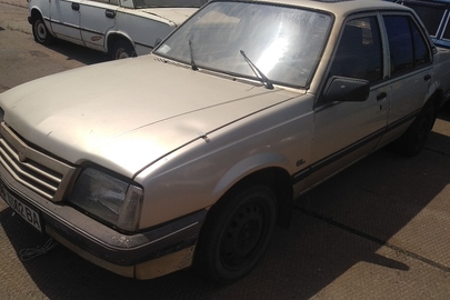 Легковий автомобіль OPEL ASCONA, державний номер АР0302ВА, 1987 року випуску, сірого кольору, кузов №WOL000087H1023443