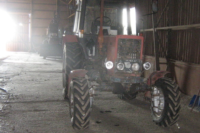 Трактор колісний МТЗ 82.1, державний номер 03794АР, 2001 року випуску, червоного кольору