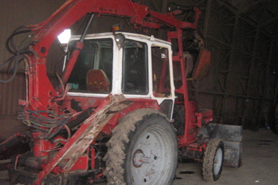 Трактор колісний ЮМЗ-6АЛ, державний номер 03037АР, 1992 року випуску, червоного кольору