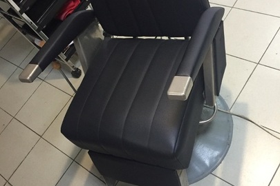 Крісло перукарське чорного кольору