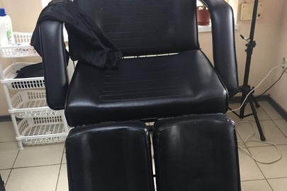 Крісло для педикюру та підставка чорного кольору