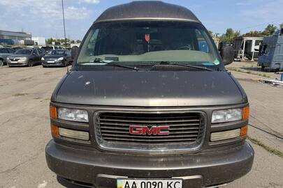 Автомобіль марки GMC модель SAVANA 5.7, номер кузова 1GDFG15RX11164737,  2001 року випуску, реєстраціний номер № АА0090КС