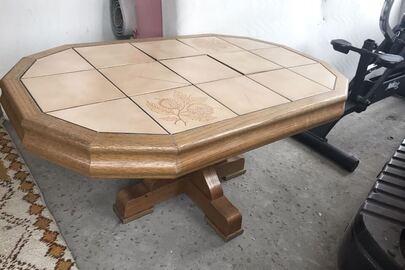 Журнальний дерев'яний столик