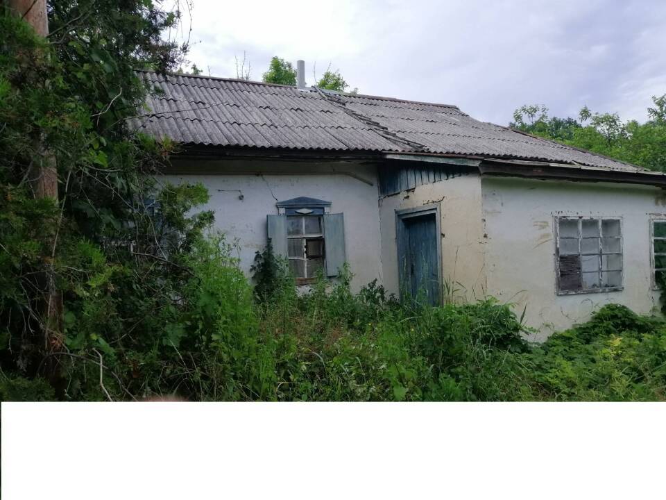 Житловий будинок з господарськими будівлями загальною площею 54.8 кв.м. за адресою: Полтавська обл., Глобинський р-н, с. Манжелія, вул. Зарічна, буд. 27