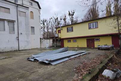 Нежитлове приміщення першого поверху №№ 1-;-9, ½ частка прим. №№10,11,12 в нежитловій буд. літ «В-3», заг. пл. 371,1 кв.м., РНОНМ 2806002963120, за адресою: м. Харків, проспект Героїв Харкова, буд. 299-А