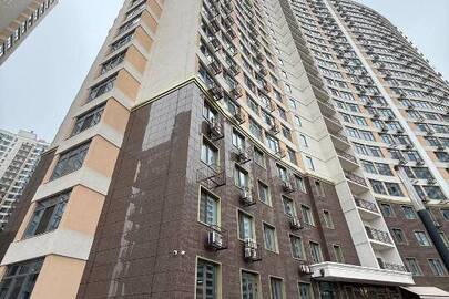 ½ частина однокімнатної квартири загальною площею 52.5 кв.м., розташована за адресою: м. Одеса, вул. Каманіна, буд. 16-А/4, кв. 354