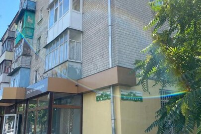 1/4 частина двокімнатної квартири загальною площею 42,21 кв.м., розташована за адресою: Полтавська обл, м. Кременчук, вул. Перемоги, буд. 7, кв. 18