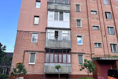 ½ частина чотирикімнатної квартири загальною площею 72,4 кв.м., що розташована за адресою: м. Полтава, вул. Зіньківська, буд. 16, кв. 74