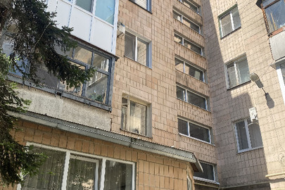 1/3 частина трикімнатної квартири загальною площею 64,4 кв.м., розташована за адресою: м. Полтава, вул. Симона Петлюри (колищня назва Артема), буд. 13, кв. 15