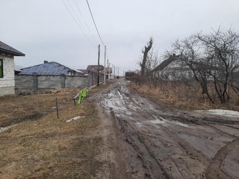 Земельна ділянка, загальна площа 0,0975 га, кадастровий №5623483903:03:002:0285, адреса: Рівненська область, Костопільський район, село Лісопіль, вул. Південна, 42 